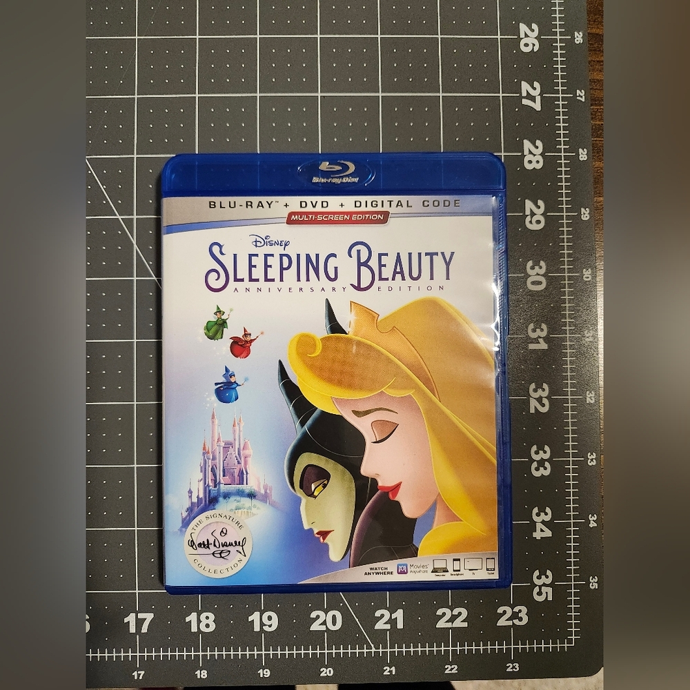 NEW - Walt Disney's Sleeping Beauty Signature Collection (Anniversary Edition)